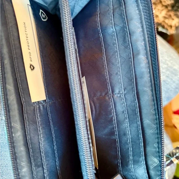 Vera Bradley Navy Teal Purple Quilted Wristlet Wallet - Picture 4 of 4